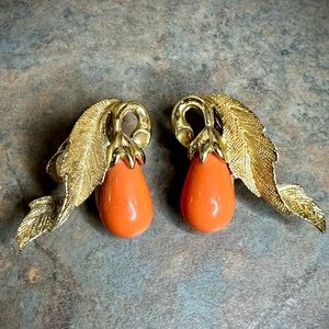 Vintage Sarah Coventry Clip on Earrings.